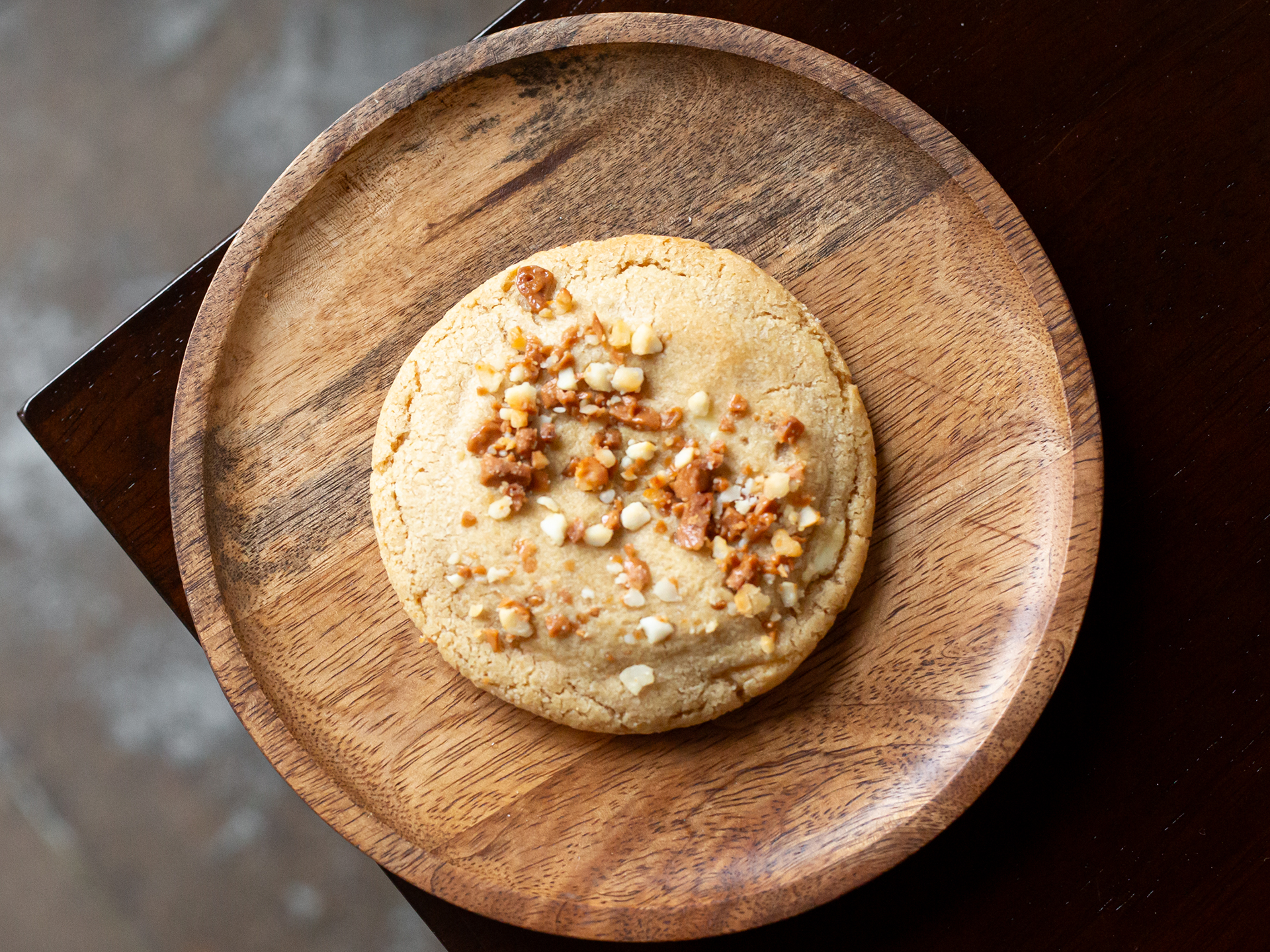 Caramel & Macadamia Cookie