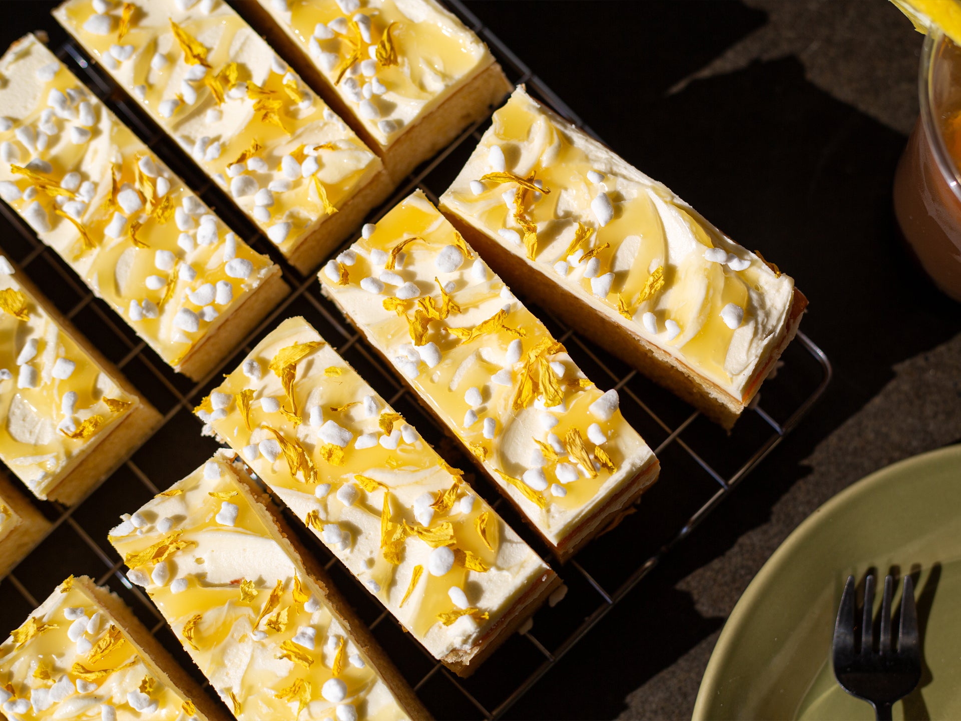 Lemon Meringue Traycake