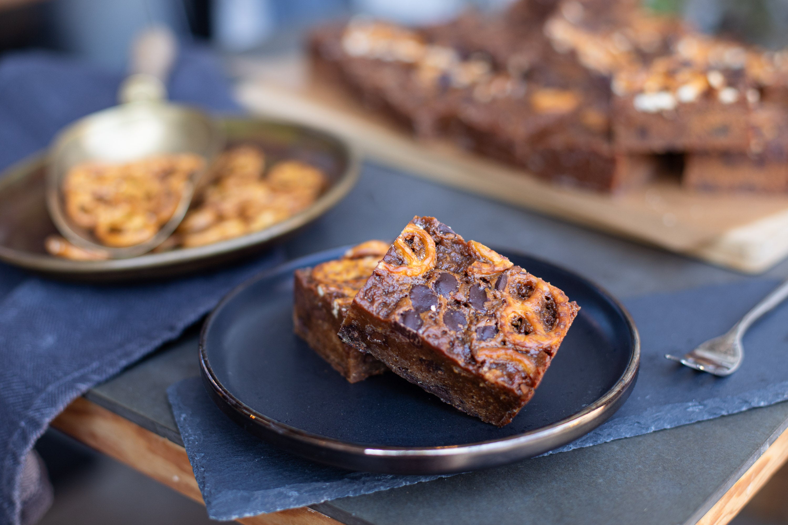 Caramel Pretzel Cookie Bar