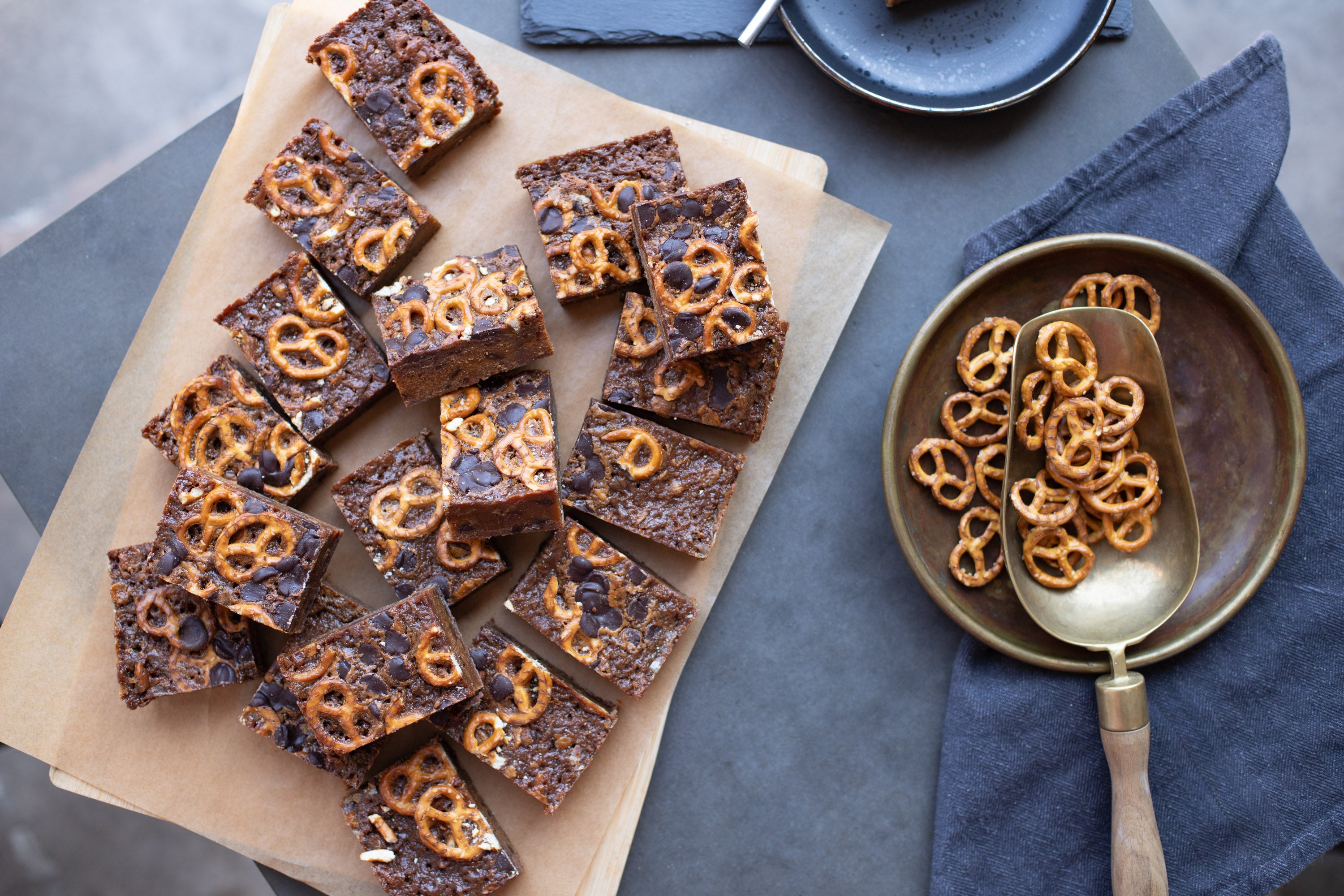 Caramel Pretzel Cookie Bar