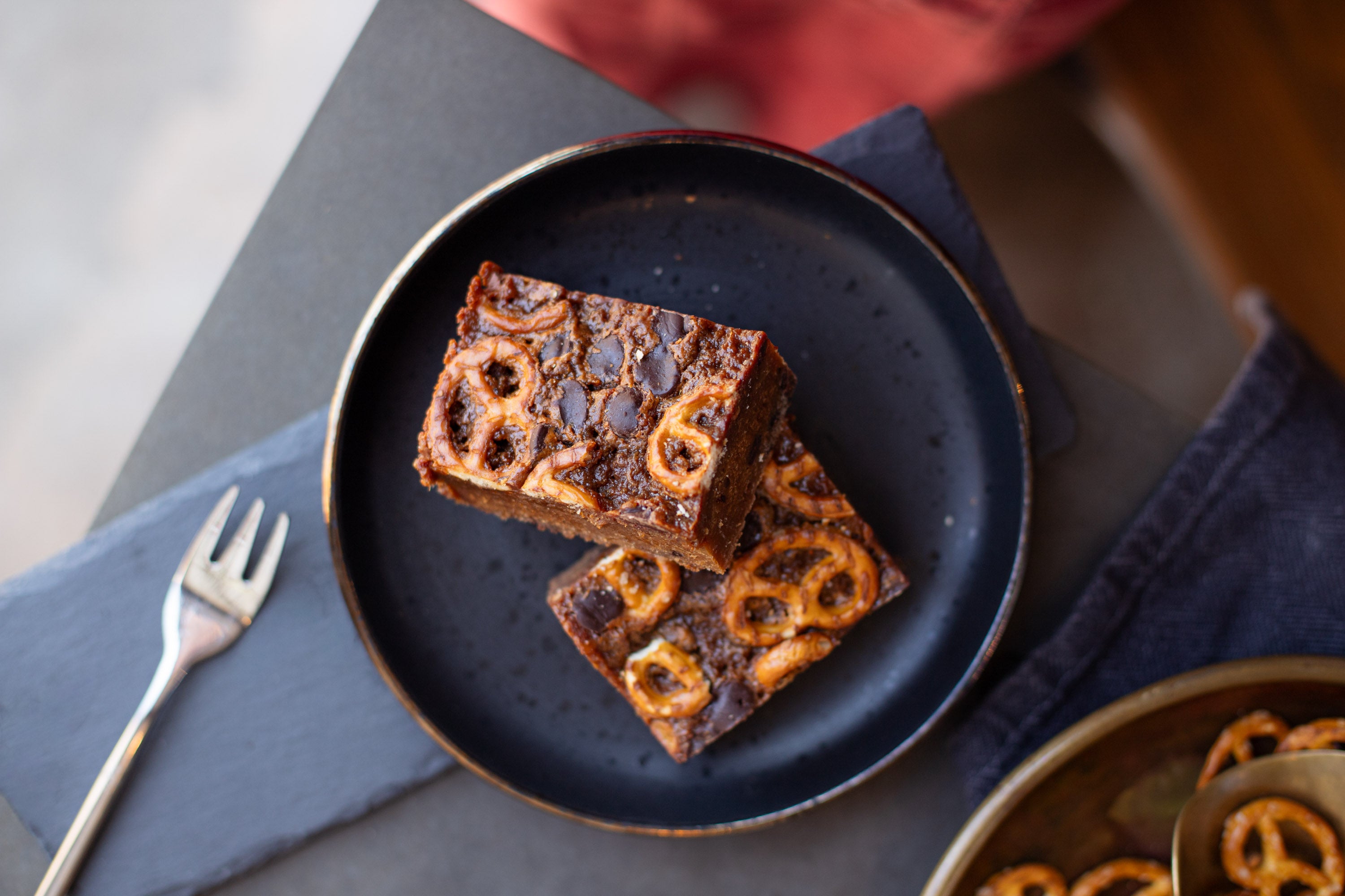 Caramel Pretzel Cookie Bar