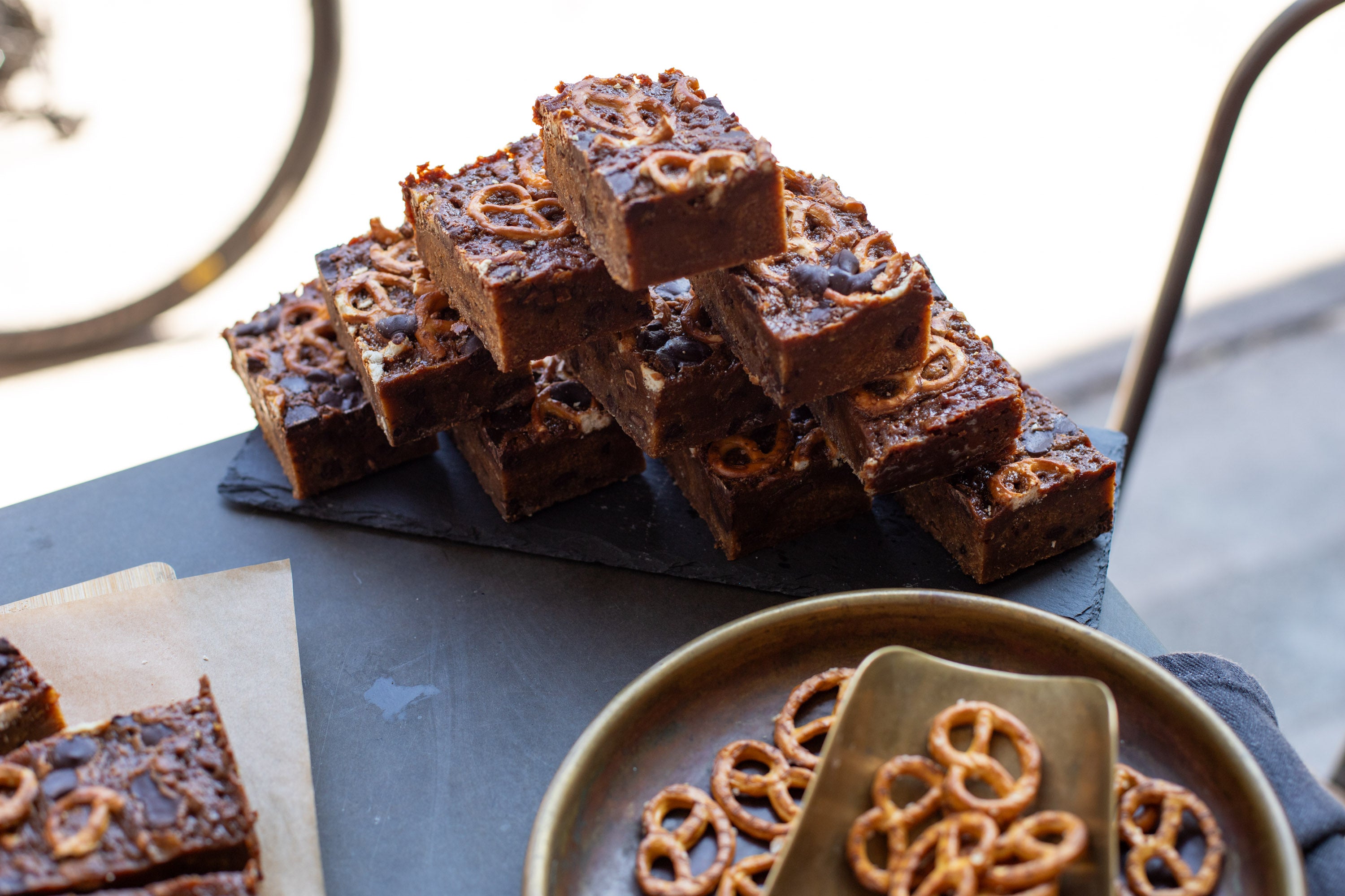 Caramel Pretzel Cookie Bar