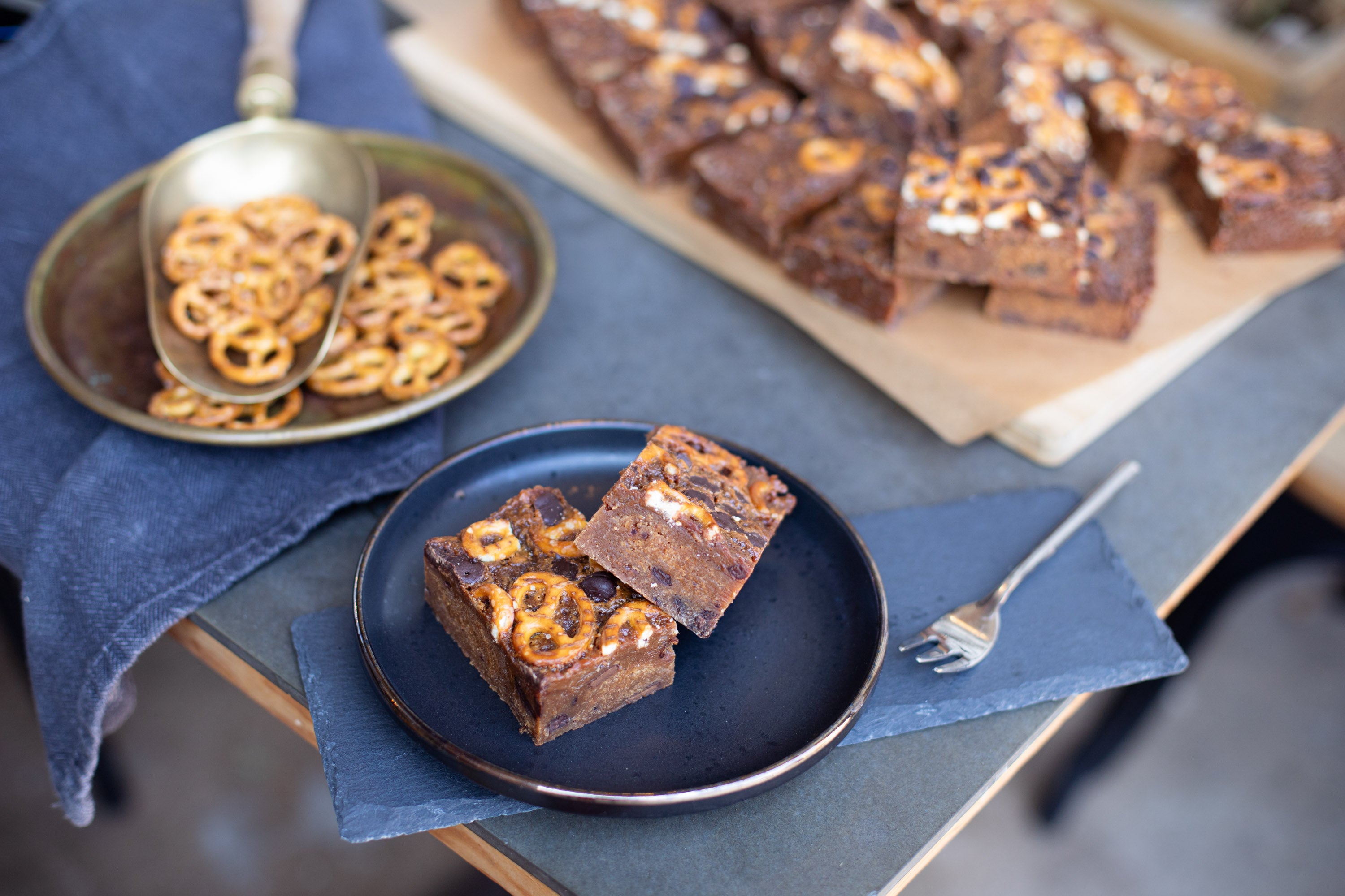 Caramel Pretzel Cookie Bar