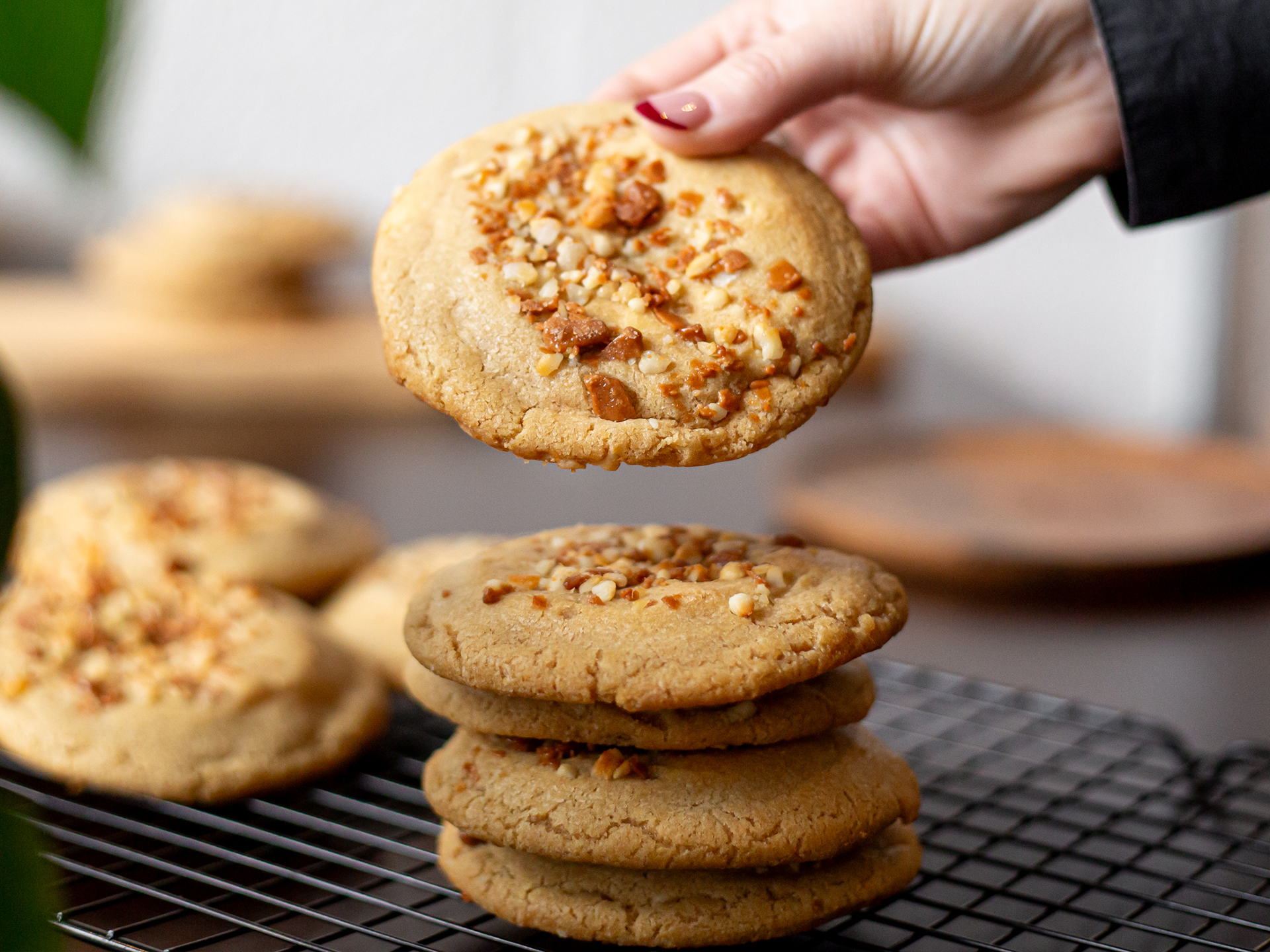 Caramel & Macadamia Cookie
