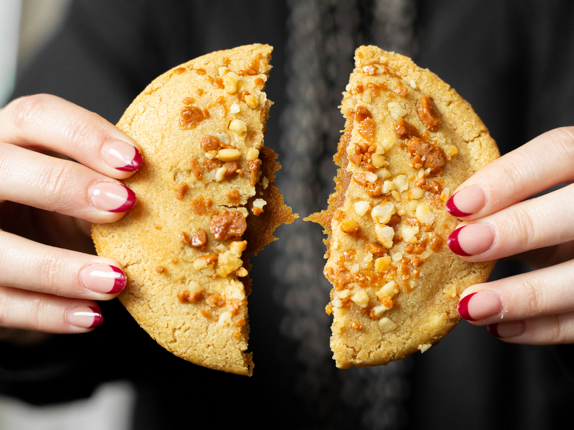 Caramel & Macadamia Cookie