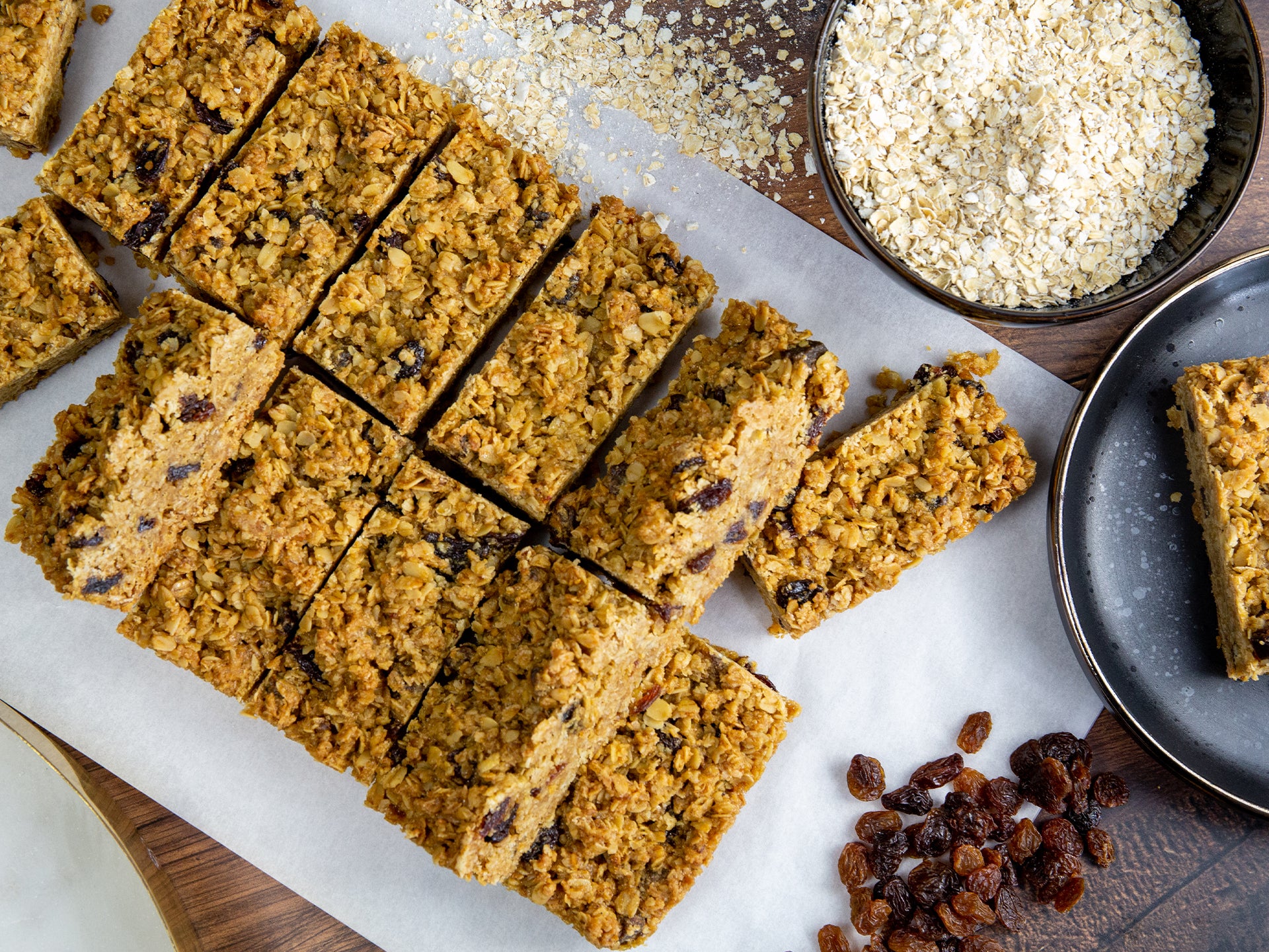 Wholesale oat and raisin flapjack bars