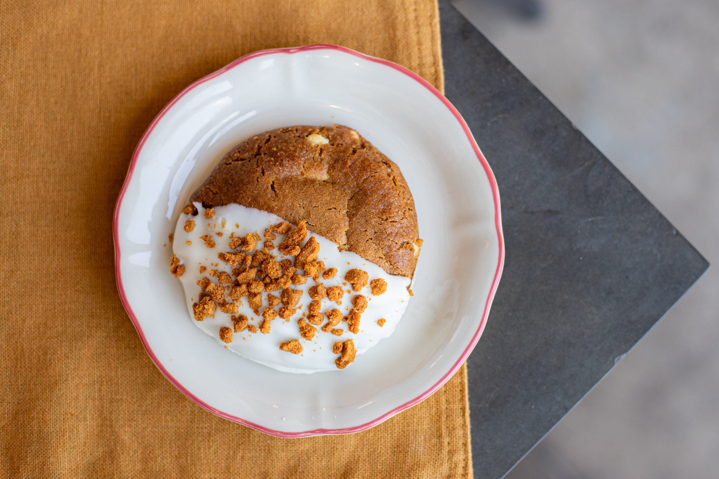 Gingerbread & White Chocolate Cookie