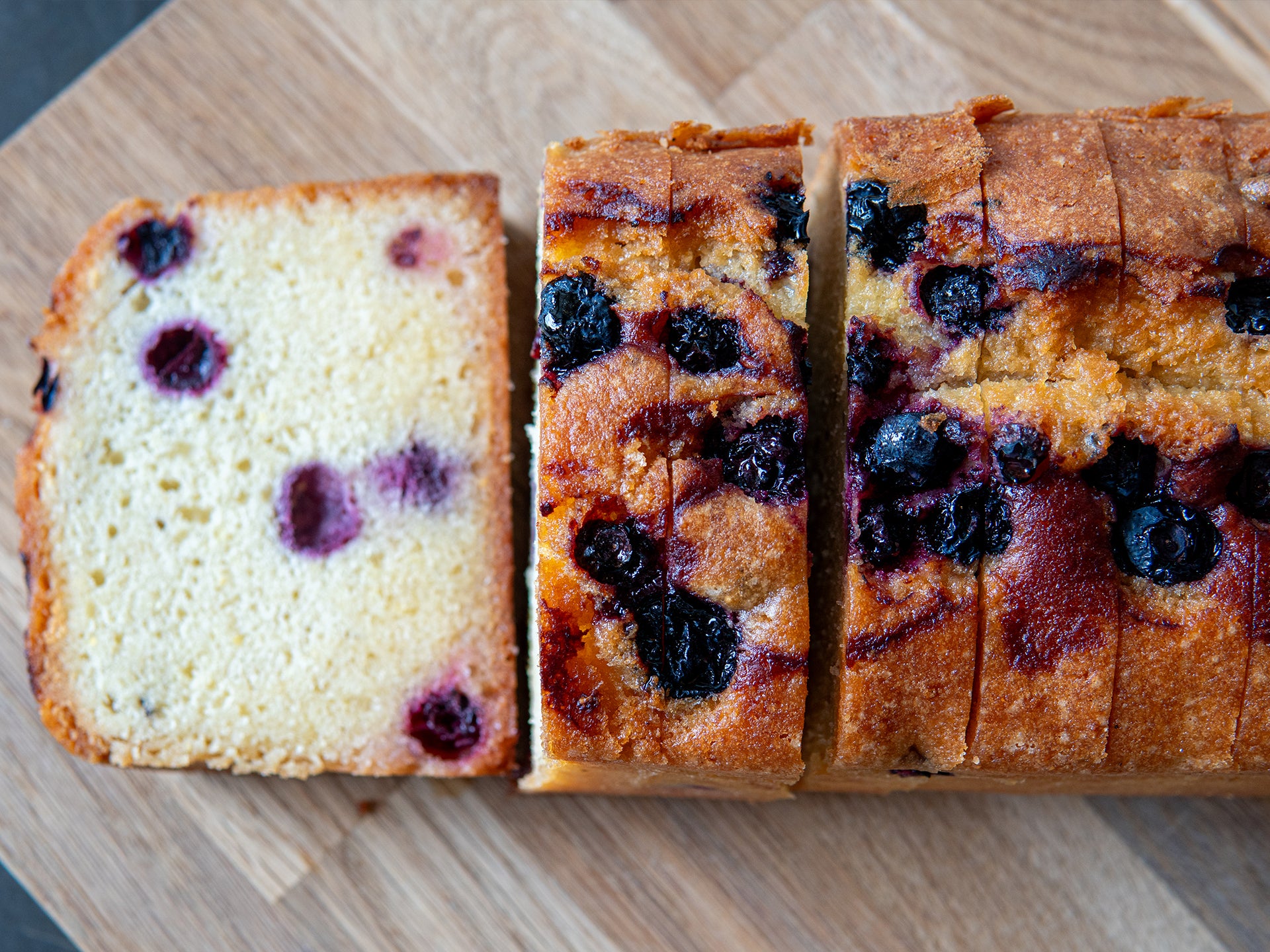 Pre sliced wholesale blueberry & lemon loaf cake