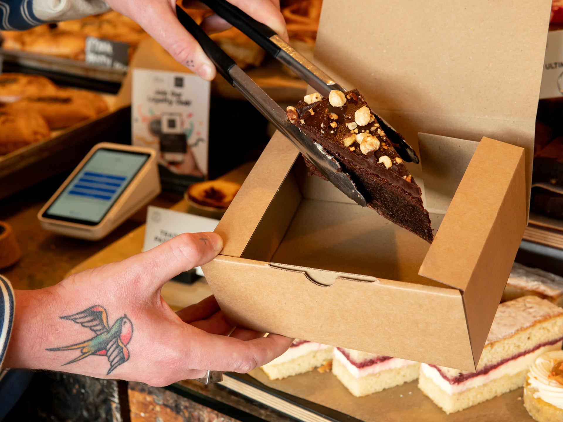 Our plain cake boxes are great for takeaway cakes 